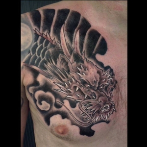 tatuaje-dragon-pecho